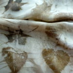Seidenschal mit Ecoprint bedruckt